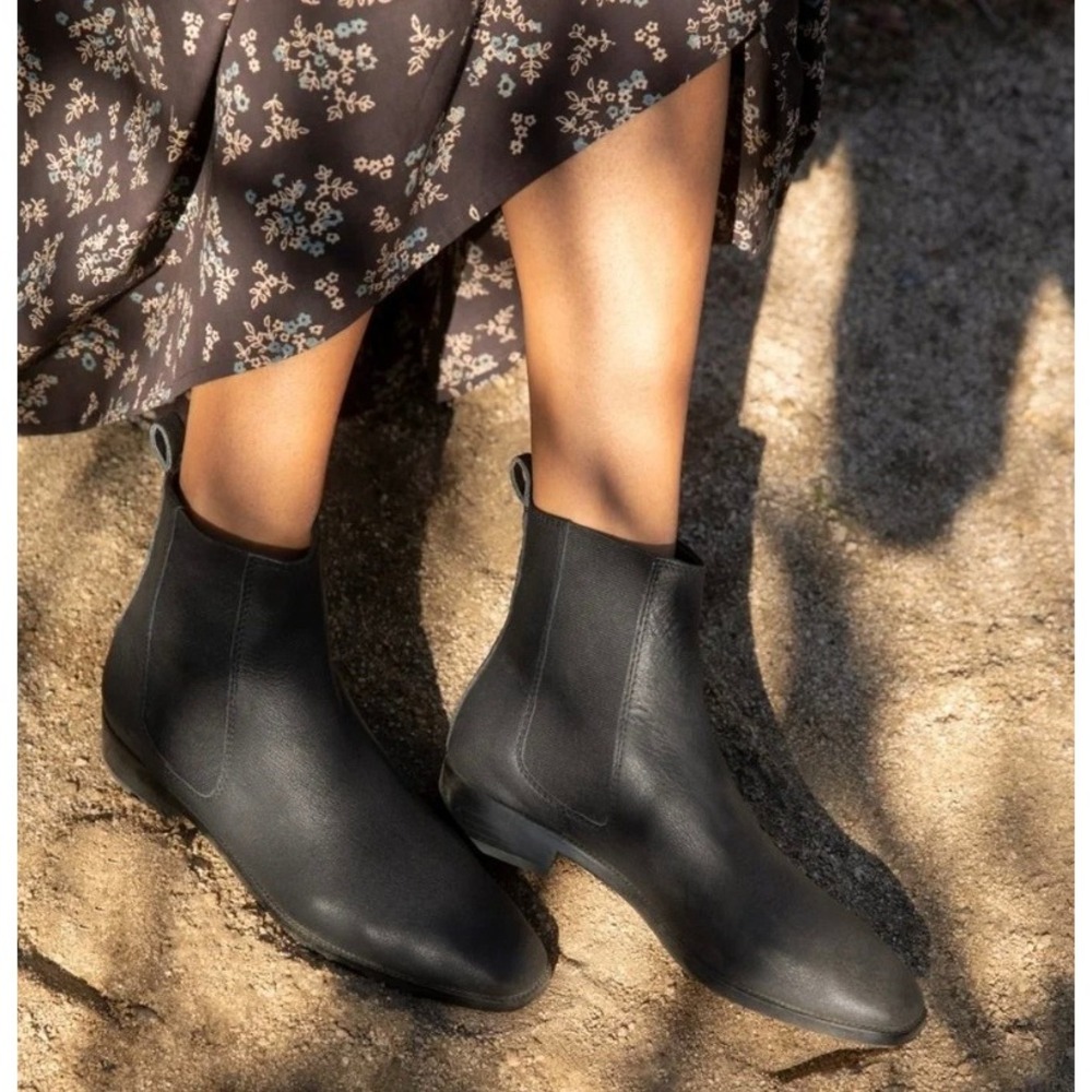 Christy Dawn Chelsea Boots Noir Black Leather Size 8 with Dust Bag